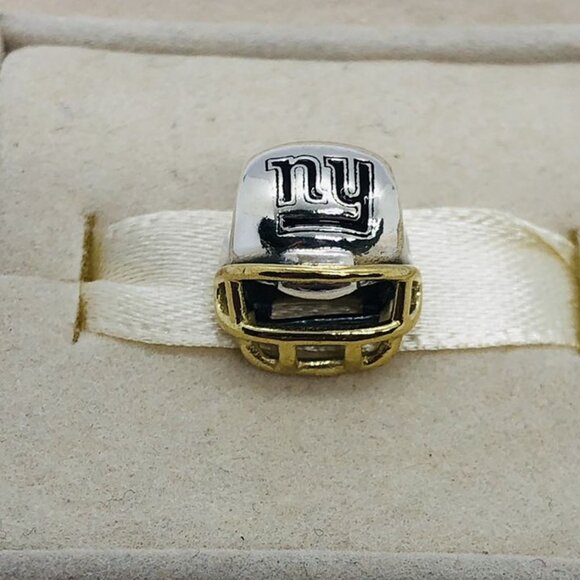 🧜🏾♀️🎀Pandora New York Giants Charm Pandora Football Helmet Charm - Picture 1 of 7